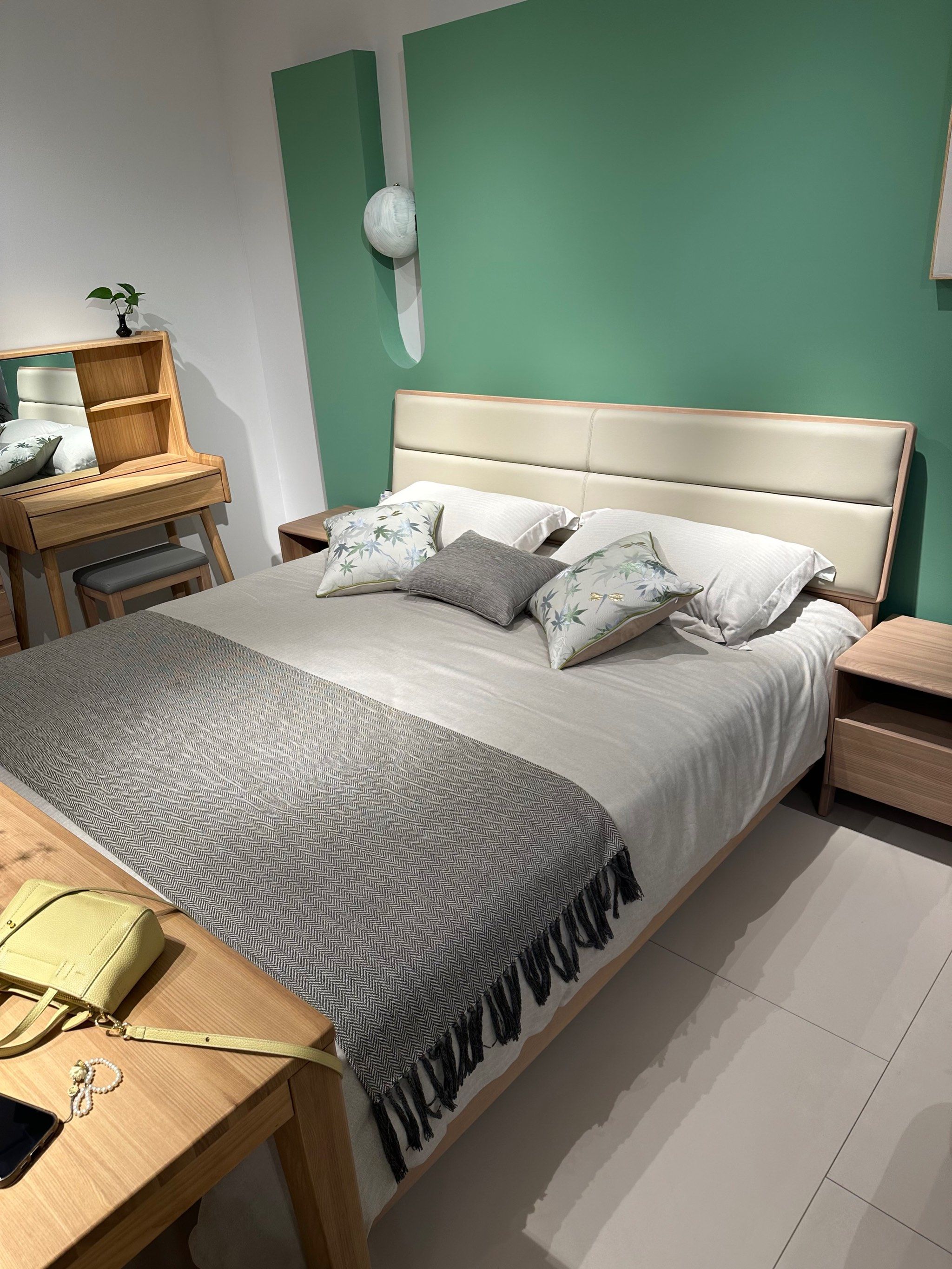 家具新置盼入住，安居樂(lè)業(yè)樂(lè)融融